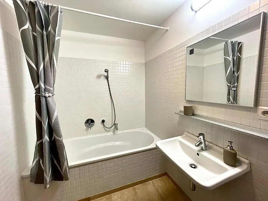 Entire Apartment, Near Clarion, O2 Arena, Metro 3 Min, Easter Market In City Center 15 Min Prague