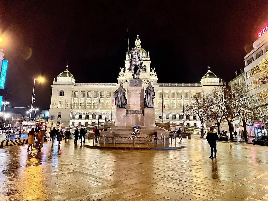 Apartment Entire Apartment, Near Clarion, O2 Arena, Metro 3 Min, Easter Market In City Center 15 Min Prague