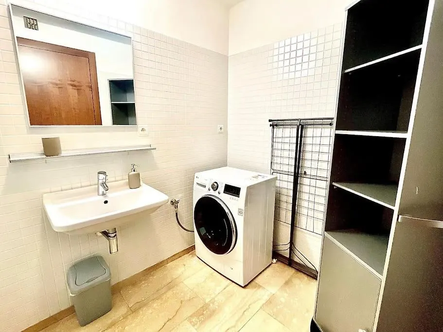 Entire Apartment, Near Clarion, O2 Arena, Metro 3 Min, Easter Market In City Center 15 Min Praha 0*,
